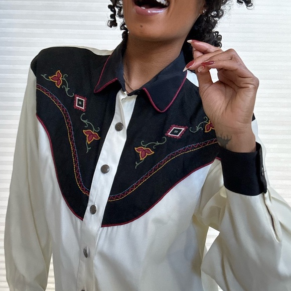 Vintage Roper Western Embroidered Button-Up Shirt - Picture 6 of 12